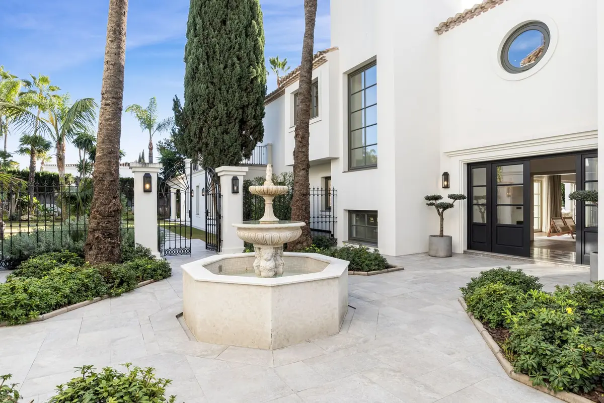 Detached Villa in Nueva Andalucía