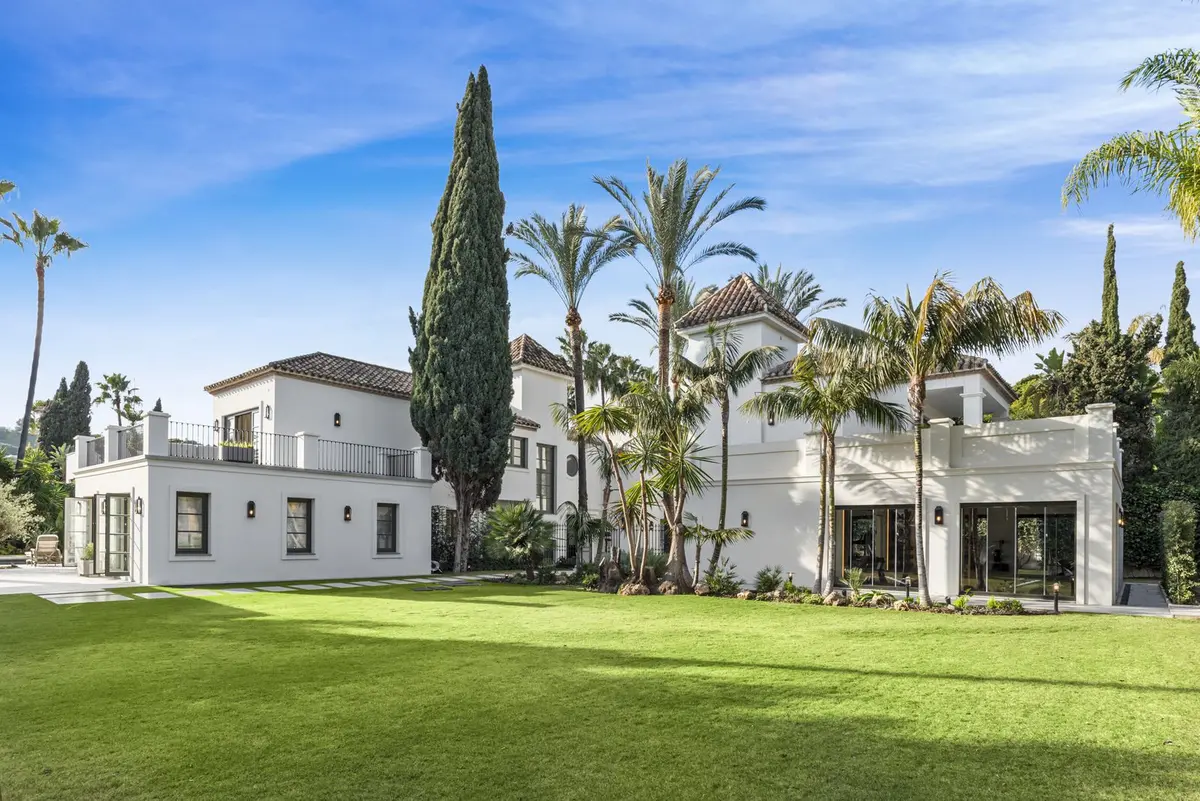 Detached Villa in Nueva Andalucía
