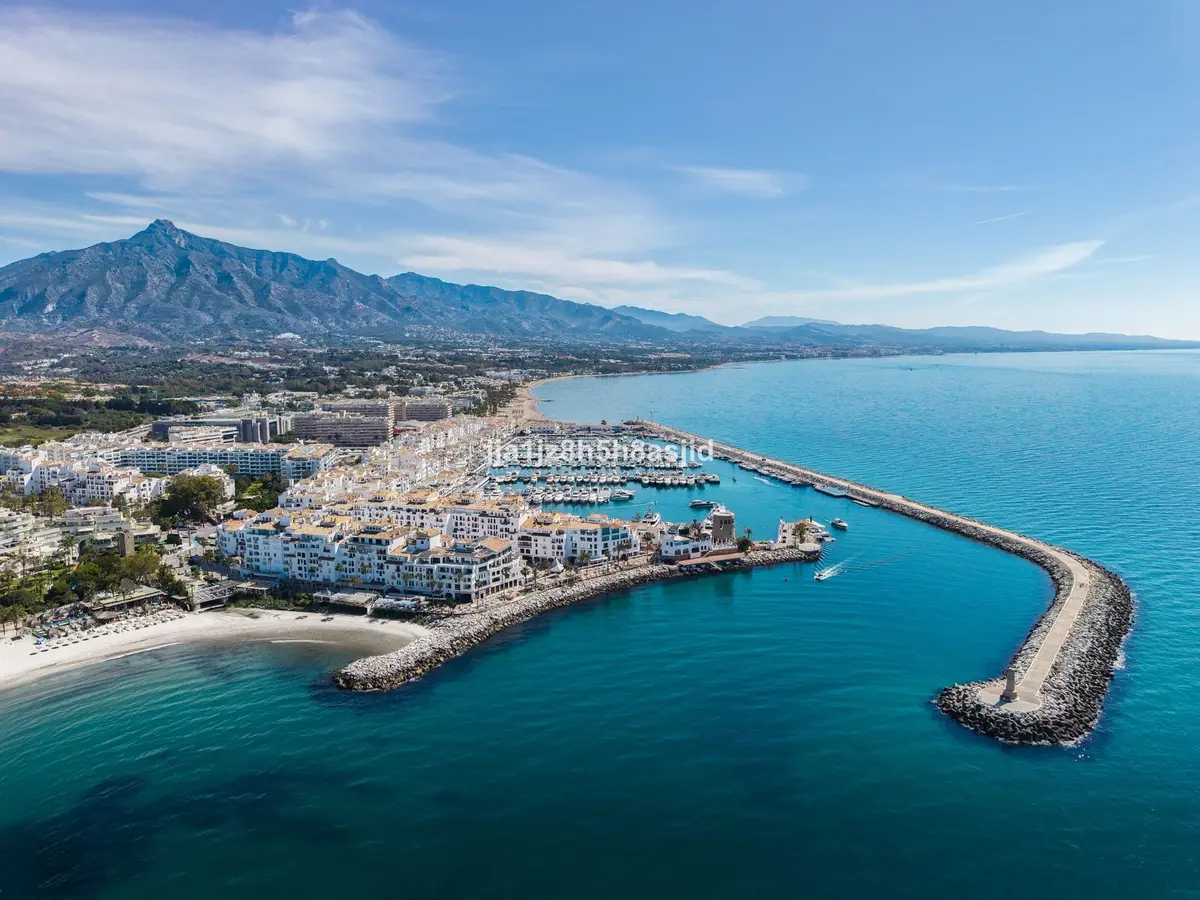 Middle Floor Apartment in Puerto Banús