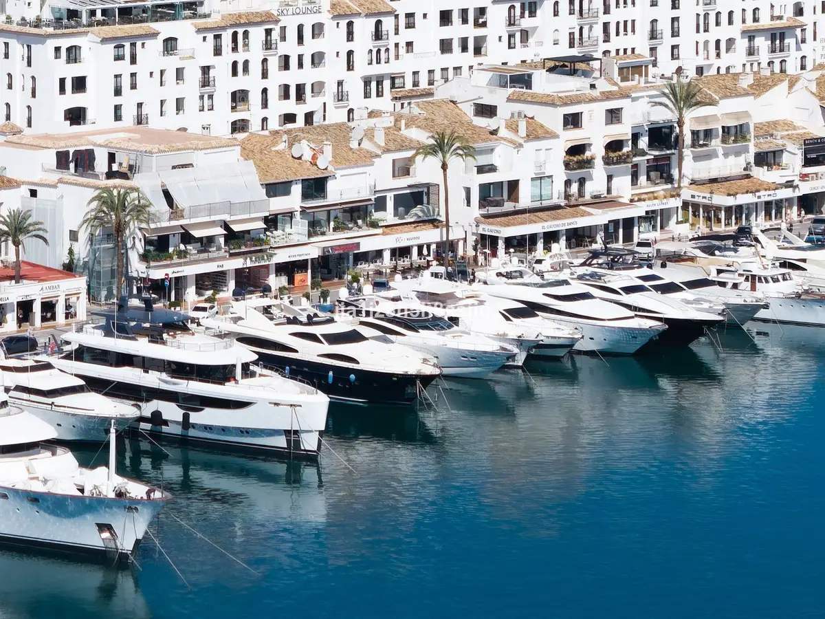 Middle Floor Apartment in Puerto Banús