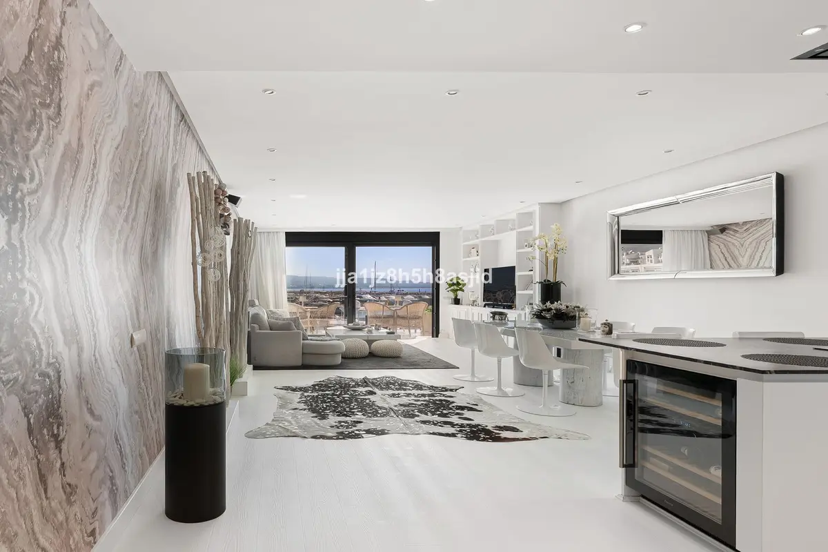 Middle Floor Apartment in Puerto Banús