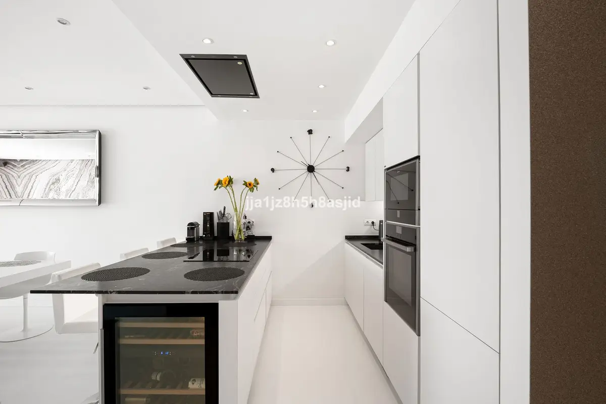 Middle Floor Apartment in Puerto Banús