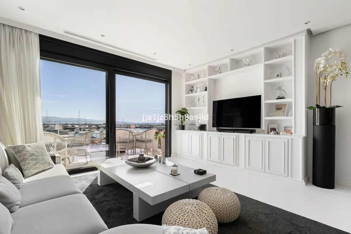 Middle Floor Apartment in Puerto Banús