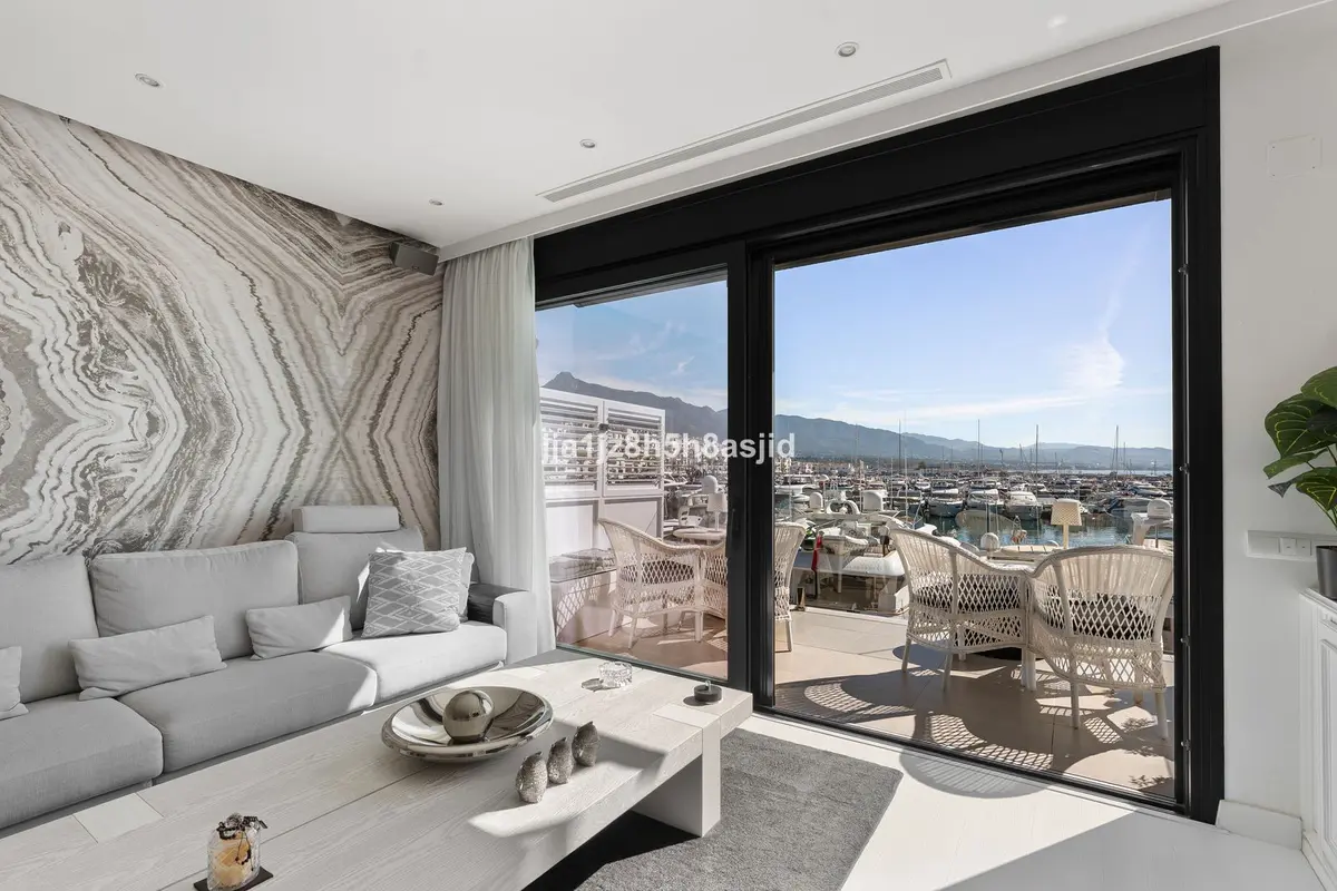 Middle Floor Apartment in Puerto Banús