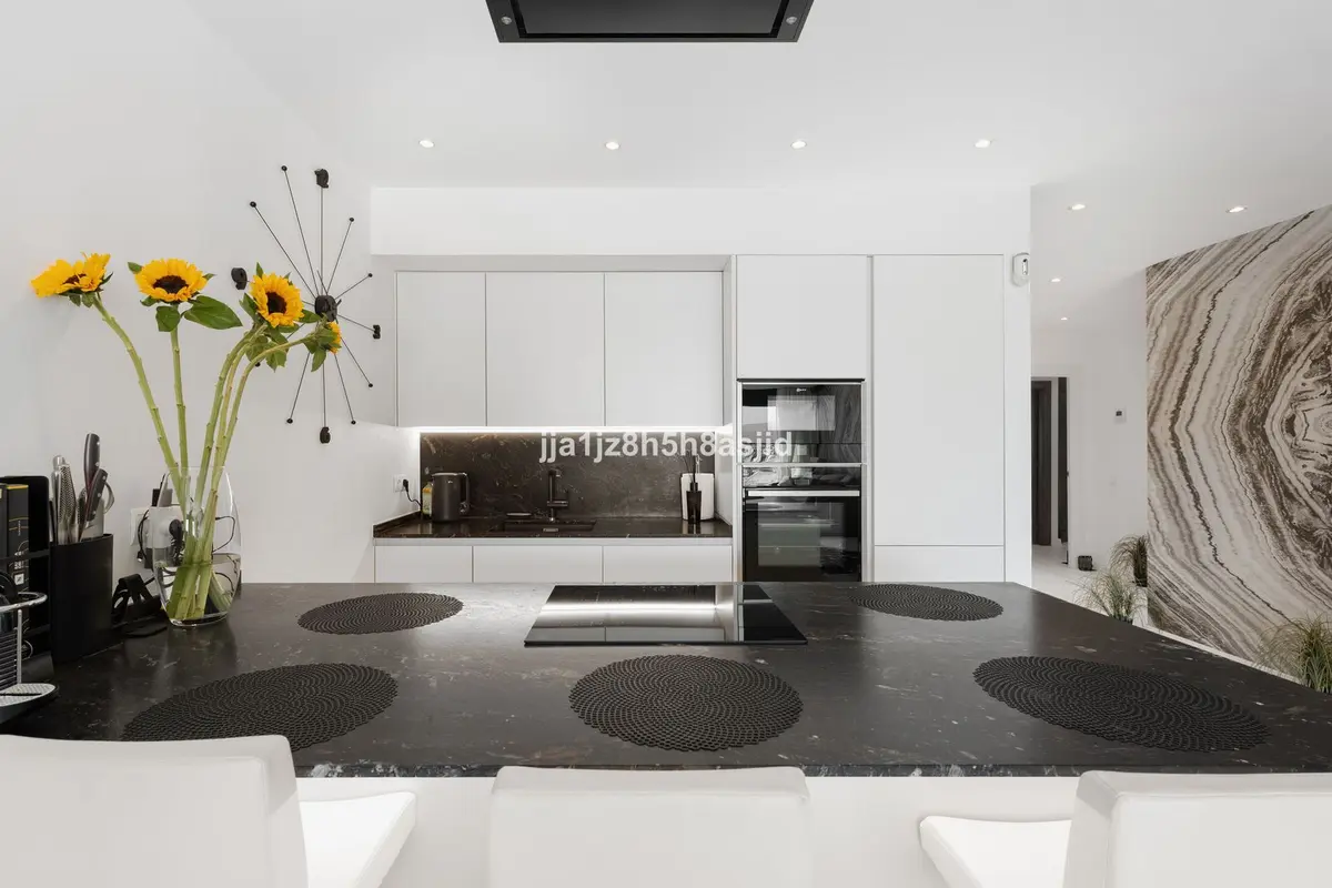 Middle Floor Apartment in Puerto Banús