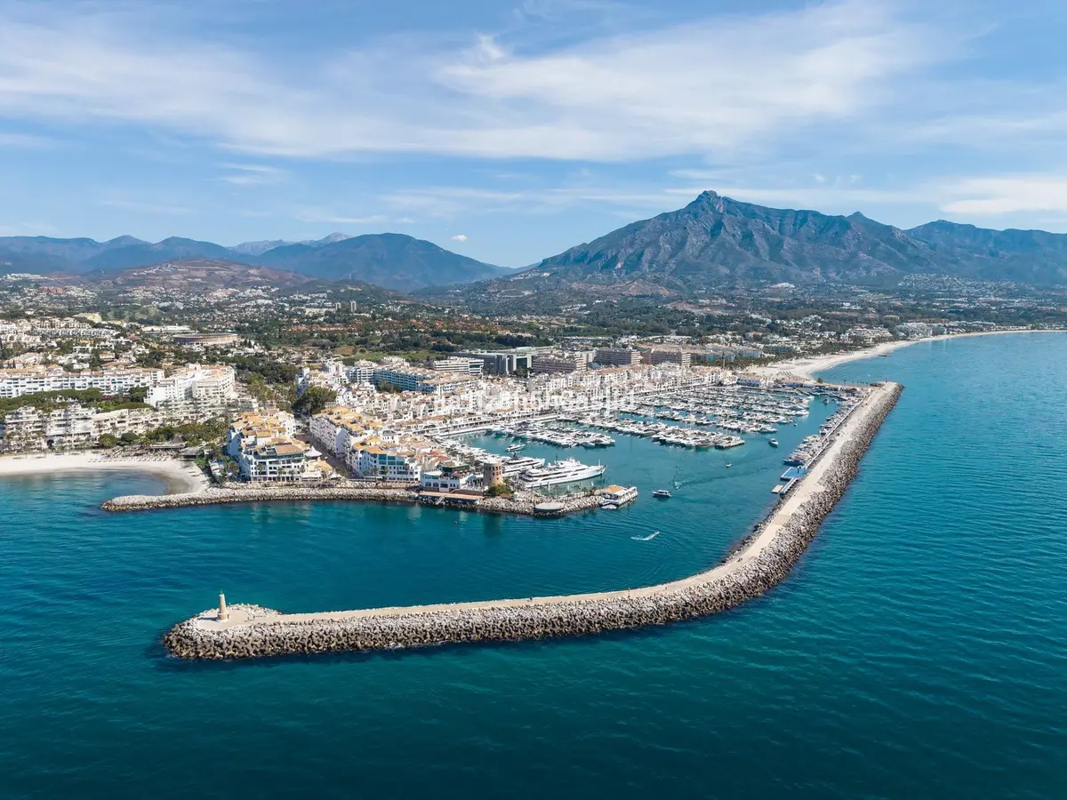Middle Floor Apartment in Puerto Banús