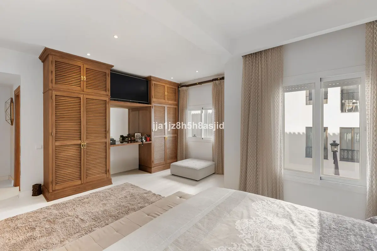 Middle Floor Apartment in Puerto Banús