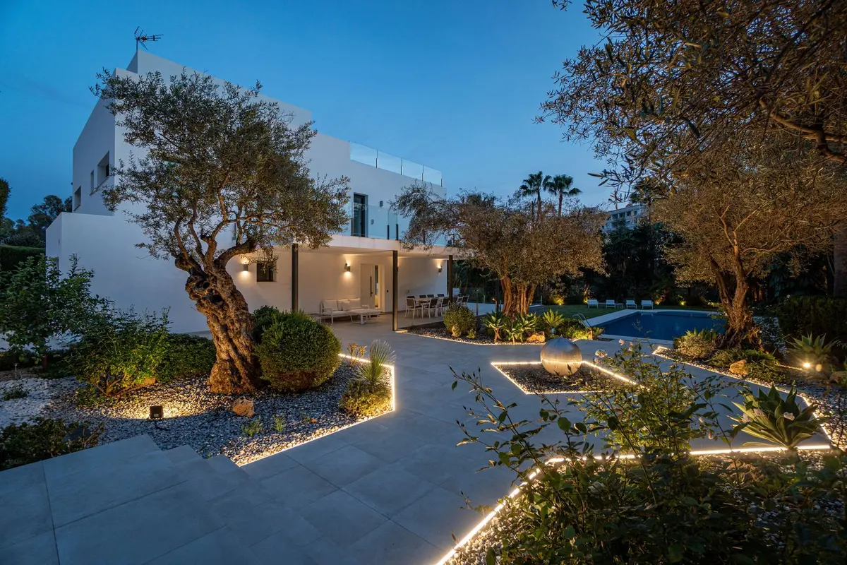 Detached Villa in Nueva Andalucía