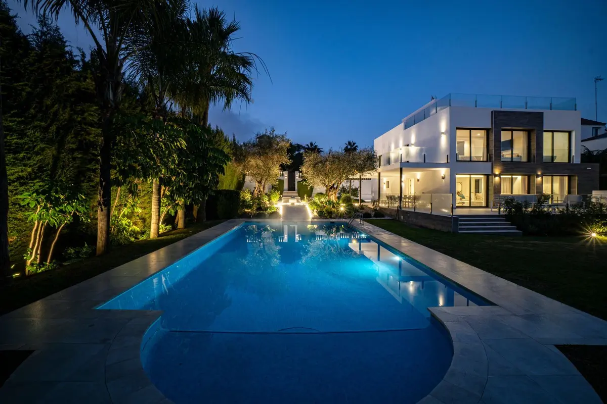 Detached Villa in Nueva Andalucía