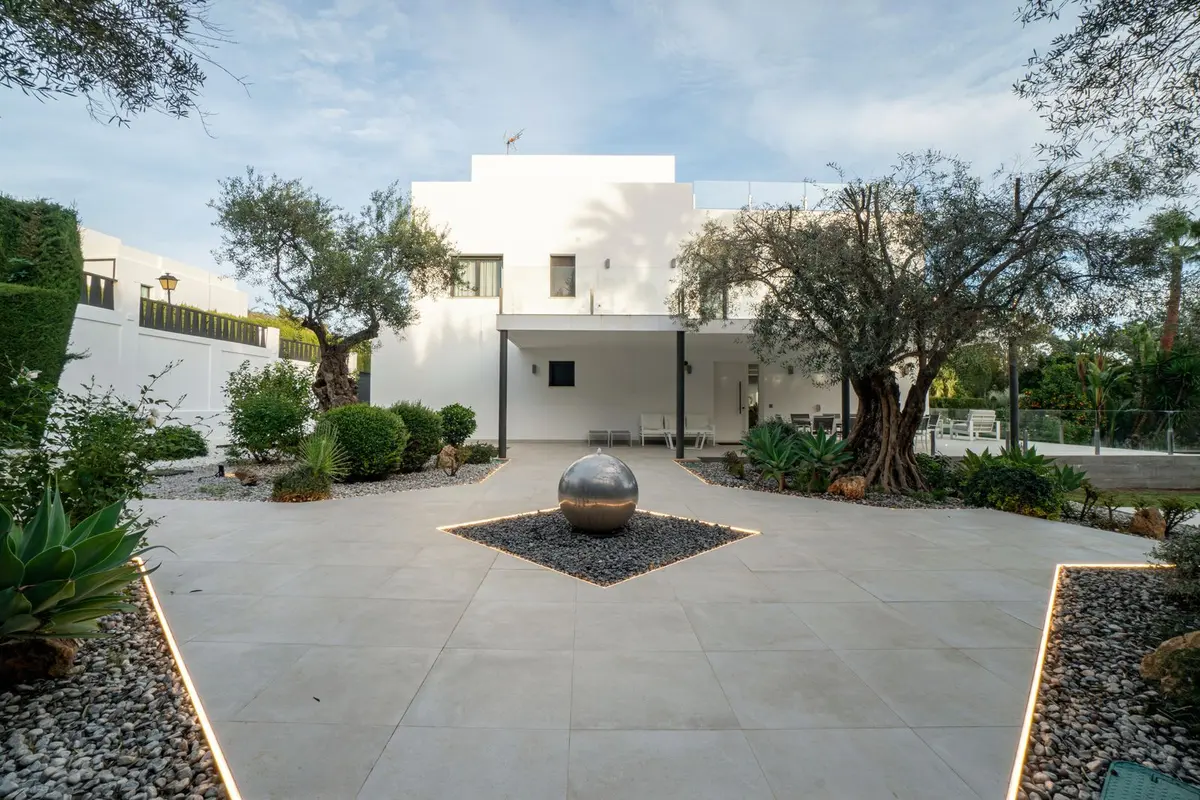 Detached Villa in Nueva Andalucía