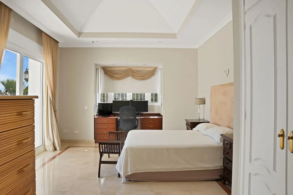 Detached Villa in Nueva Andalucía