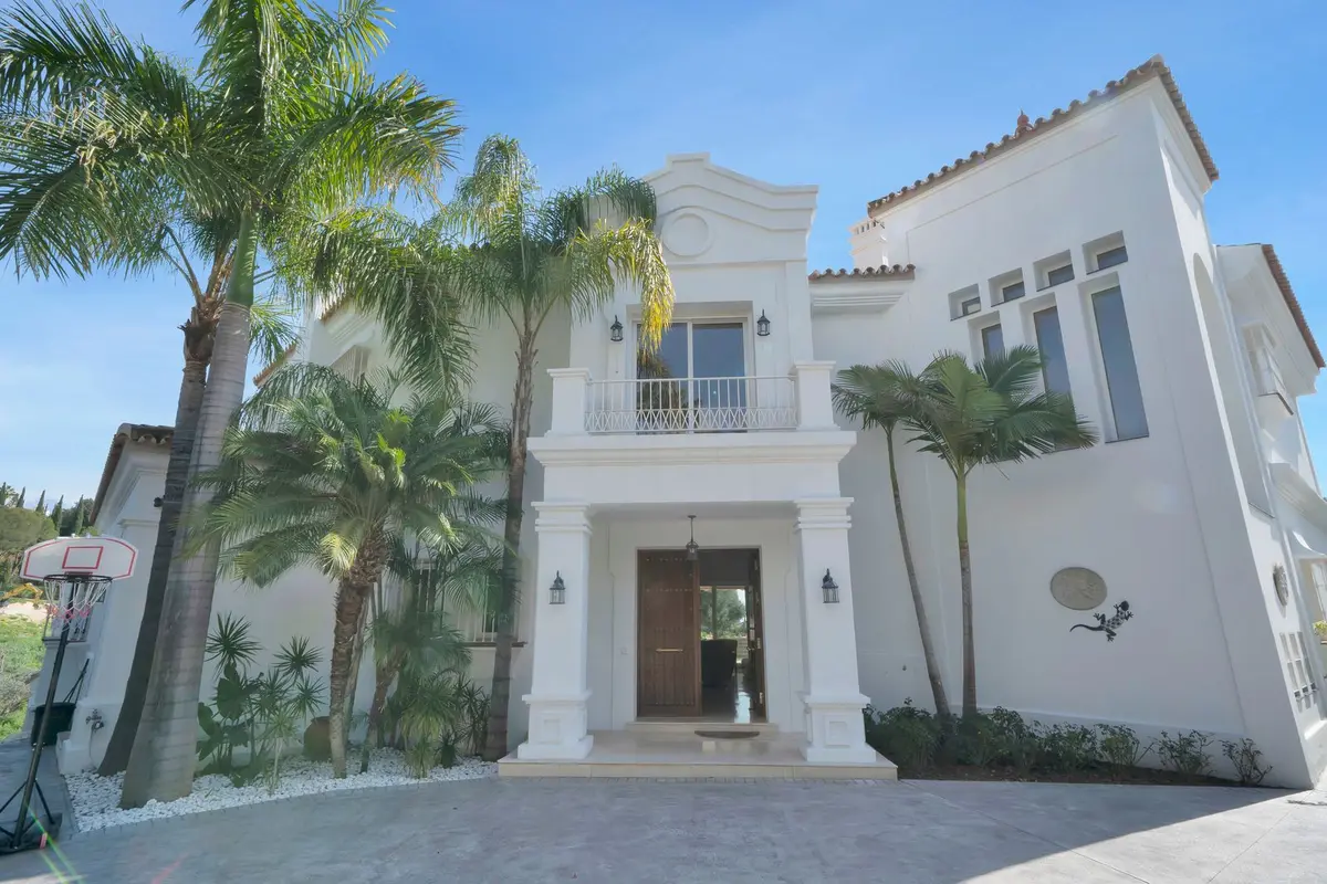 Detached Villa in Nueva Andalucía