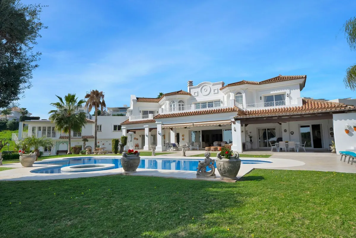 Detached Villa in Nueva Andalucía