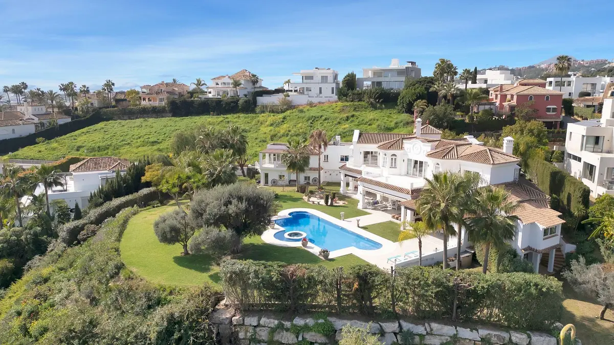 Detached Villa in Nueva Andalucía