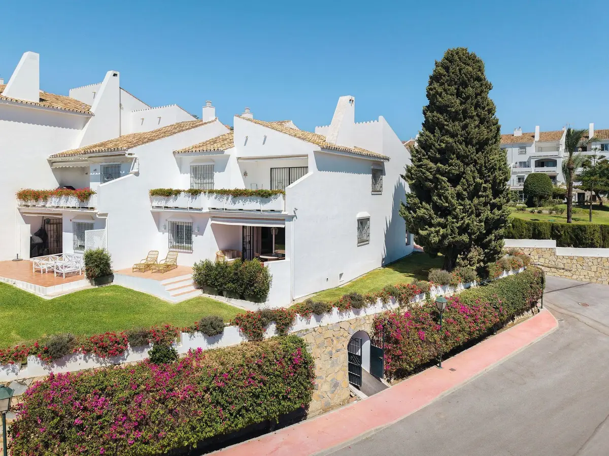 Ground Floor Apartment in Nueva Andalucía