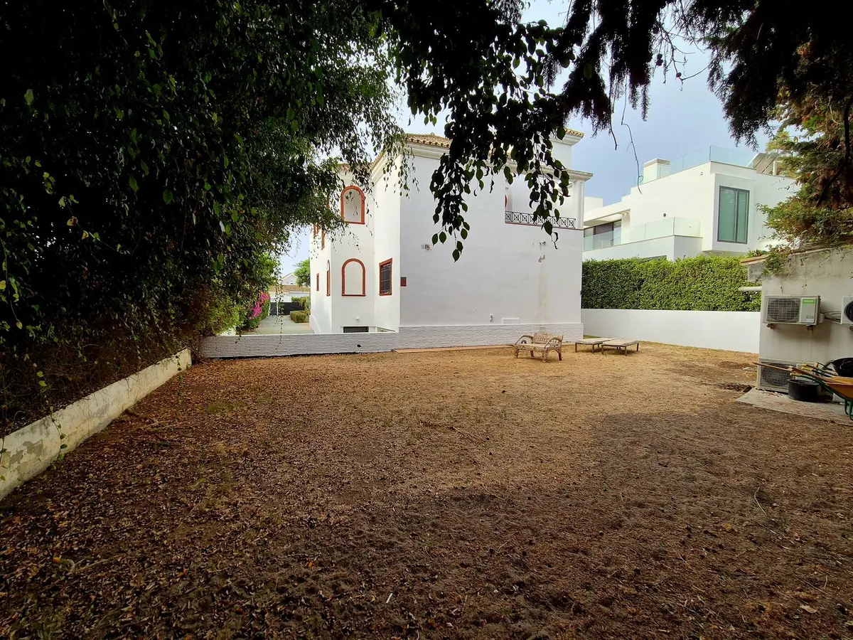 Detached Villa in Guadalmina Baja