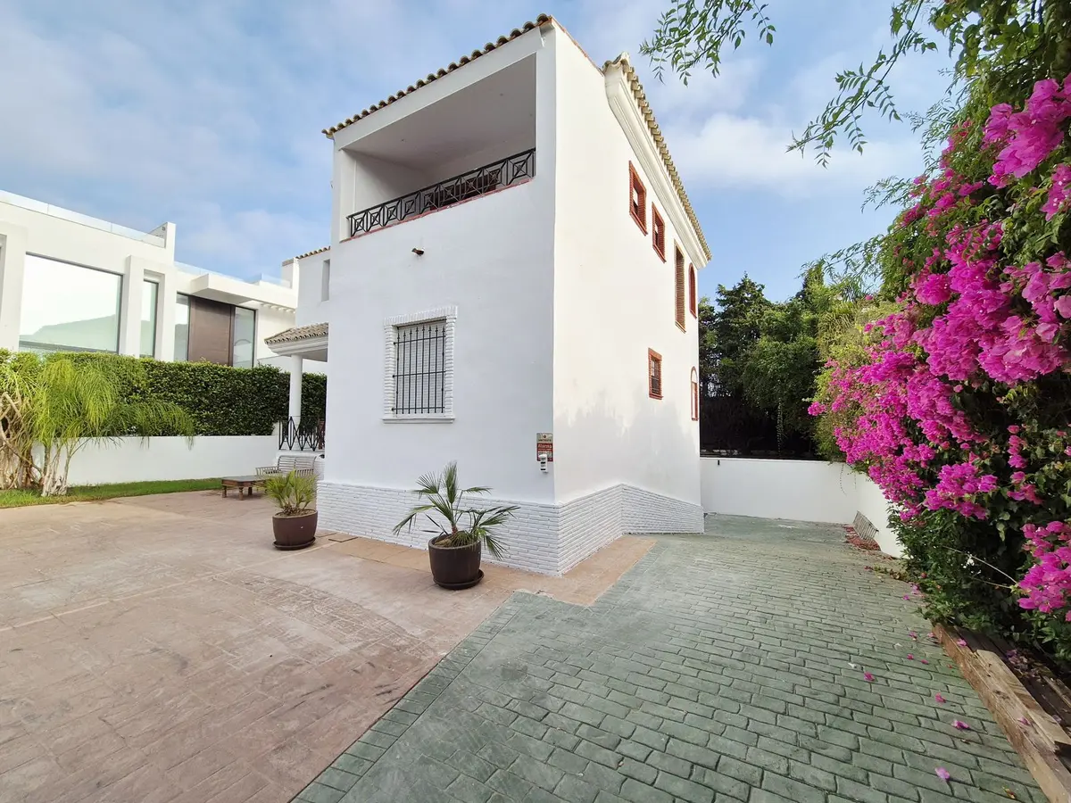 Detached Villa in Guadalmina Baja