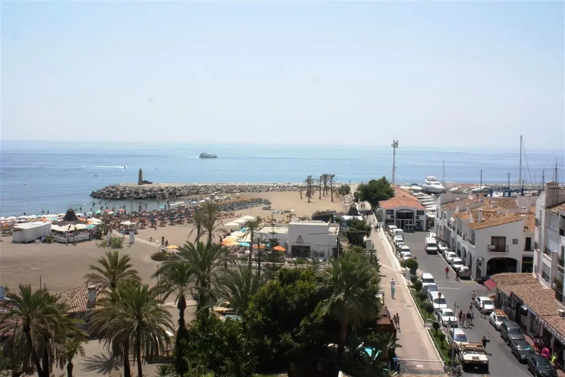 Middle Floor Apartment in Puerto Banús