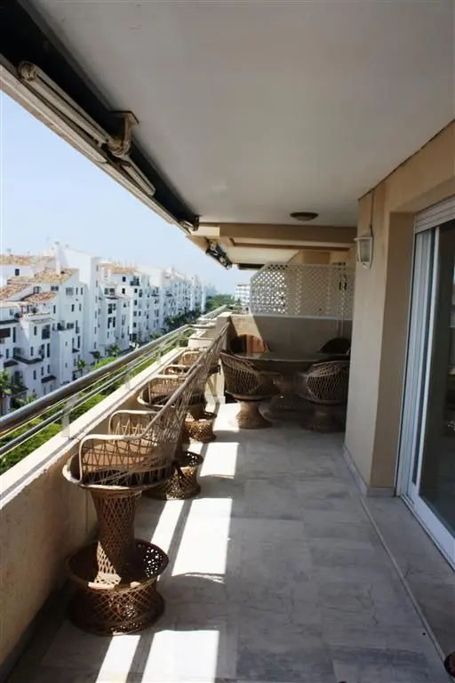 Middle Floor Apartment in Puerto Banús