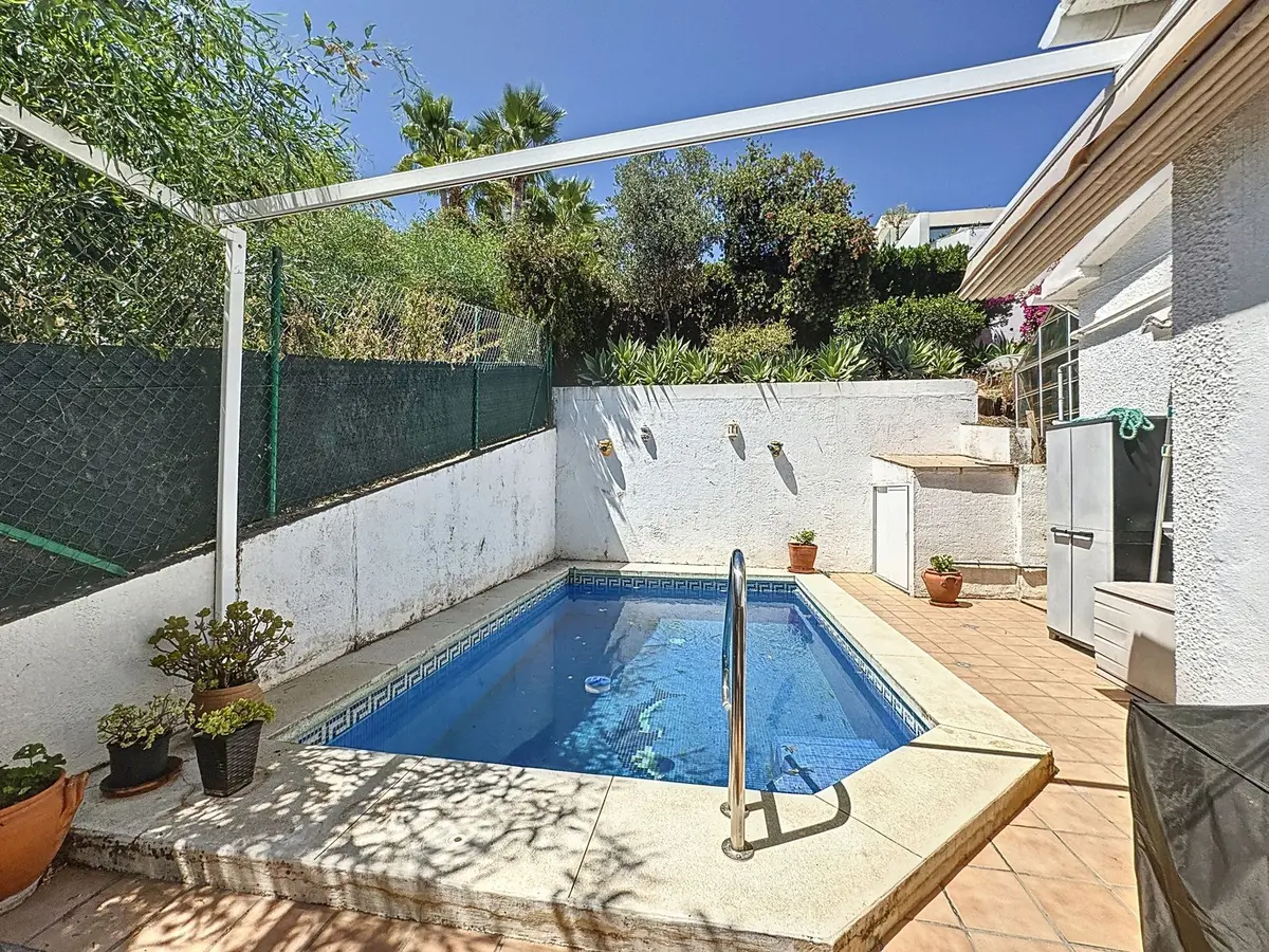 Detached Villa in Nueva Andalucía