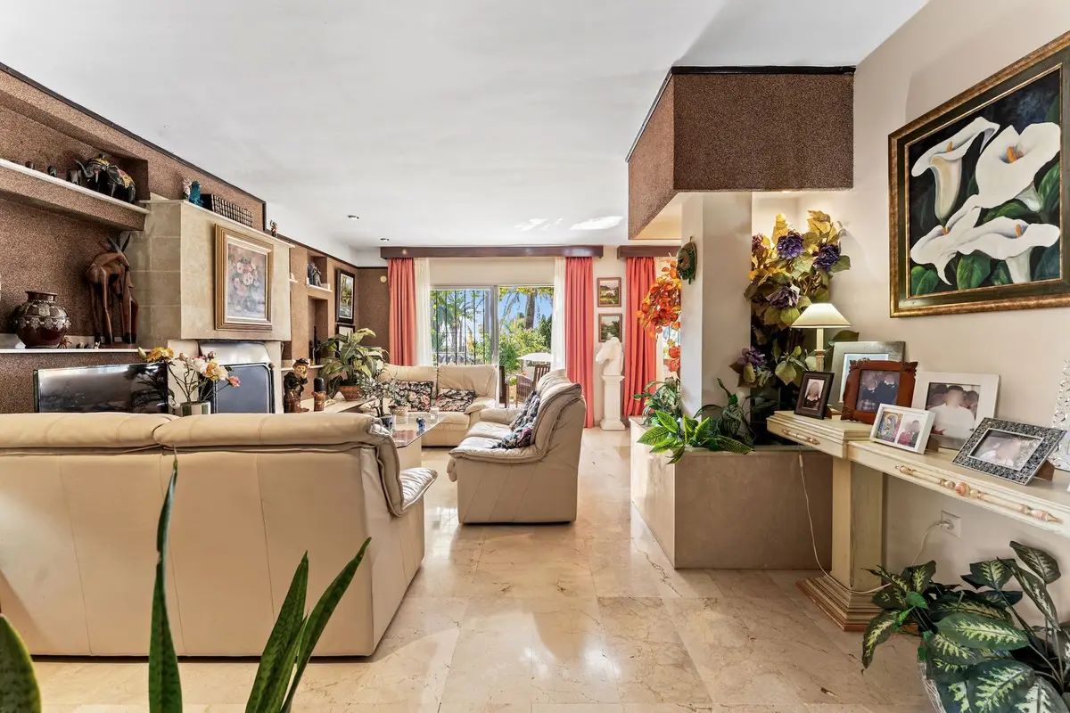 Detached Villa in El Paraiso