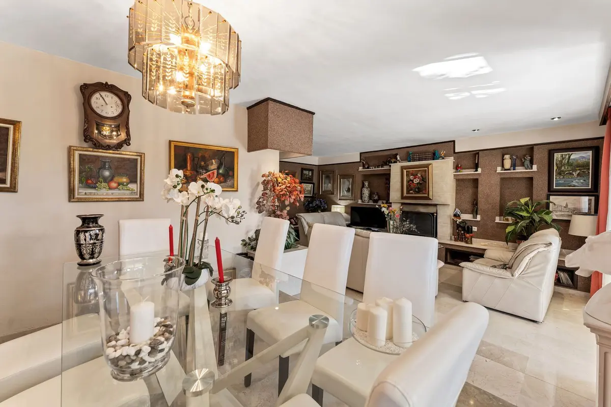Detached Villa in El Paraiso