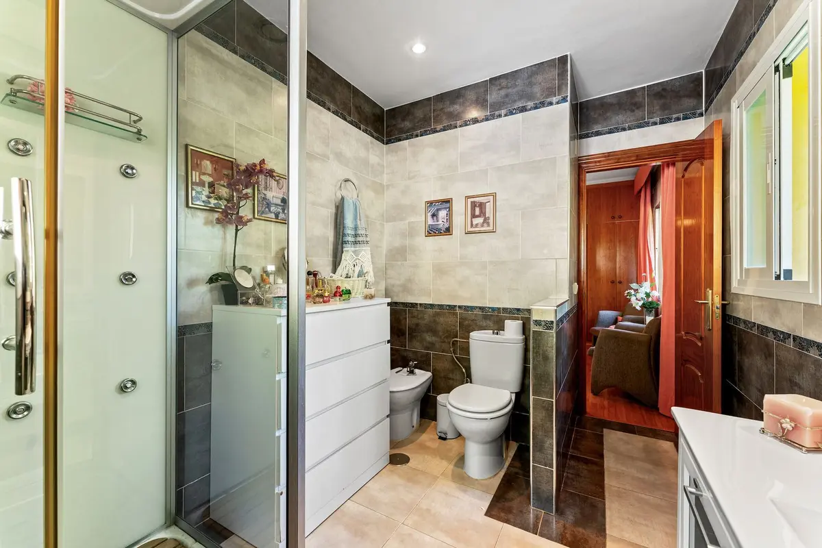 Detached Villa in El Paraiso