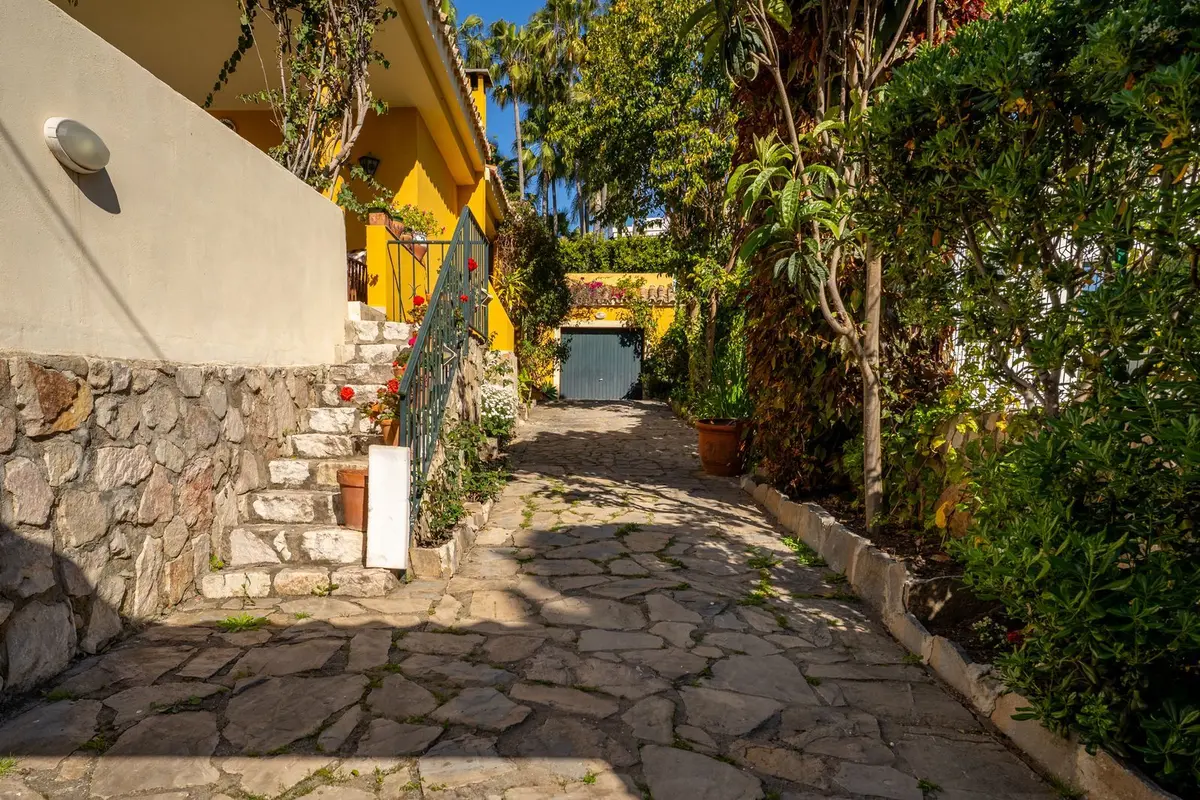 Detached Villa in El Paraiso