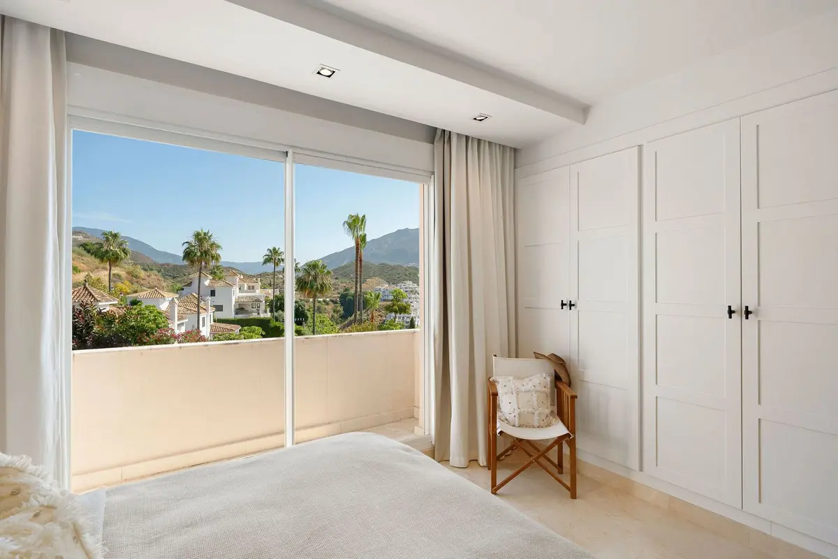 Middle Floor Apartment in Nueva Andalucía
