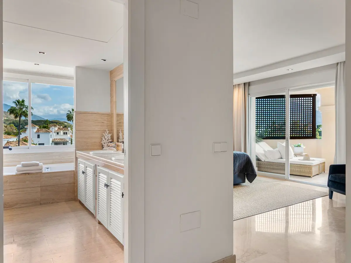 Middle Floor Apartment in Nueva Andalucía