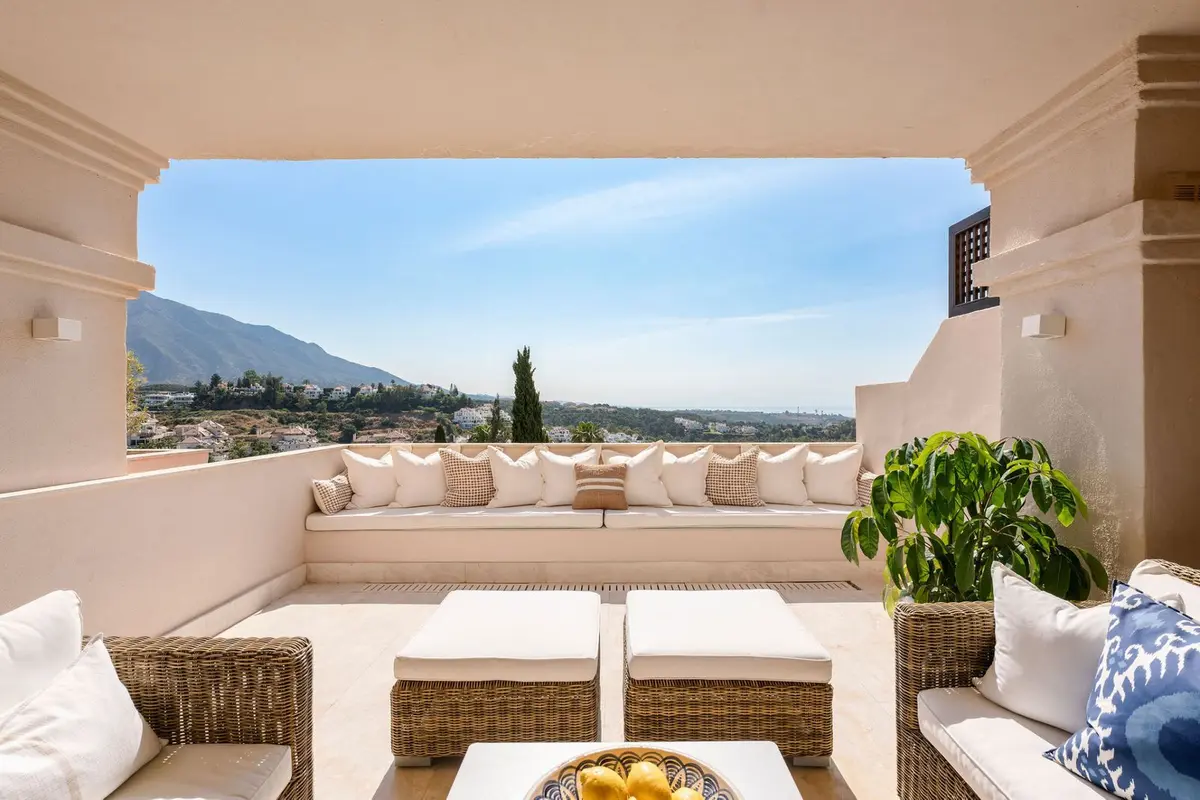 Middle Floor Apartment in Nueva Andalucía
