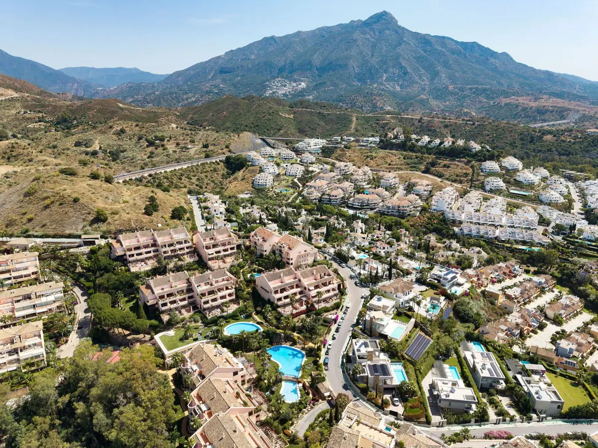 Middle Floor Apartment in Nueva Andalucía