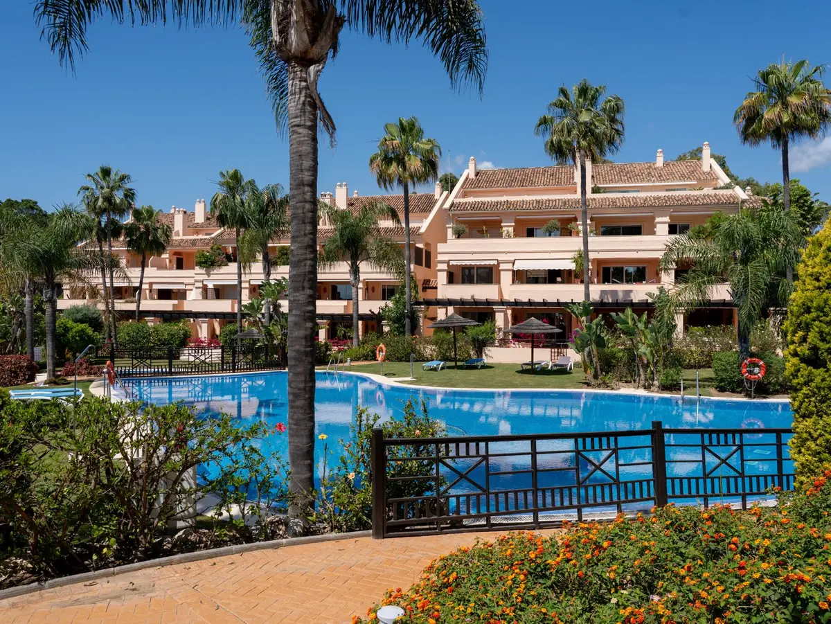 Middle Floor Apartment in Nueva Andalucía