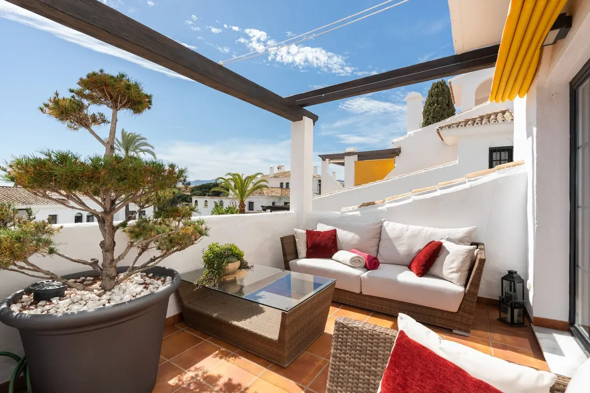 Middle Floor Apartment in Nueva Andalucía
