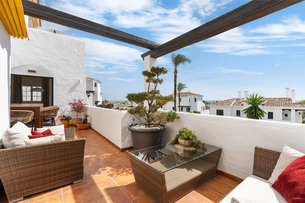 Middle Floor Apartment in Nueva Andalucía