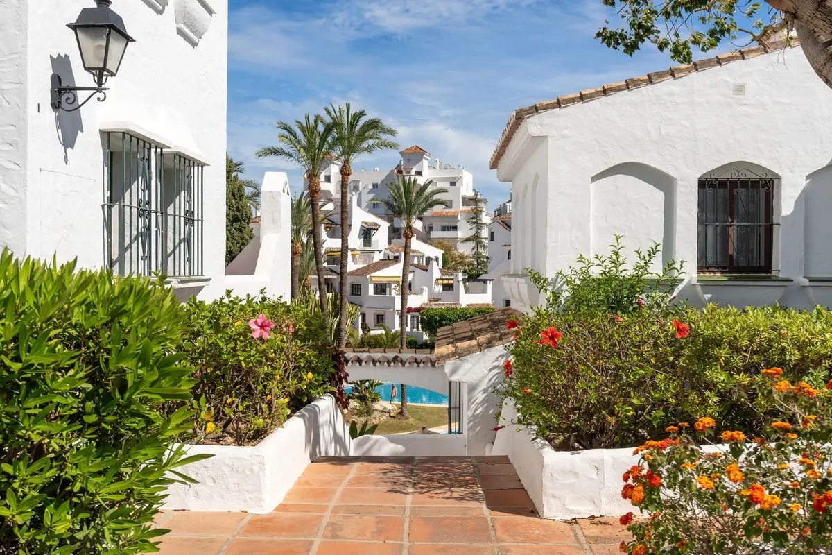 Middle Floor Apartment in Nueva Andalucía