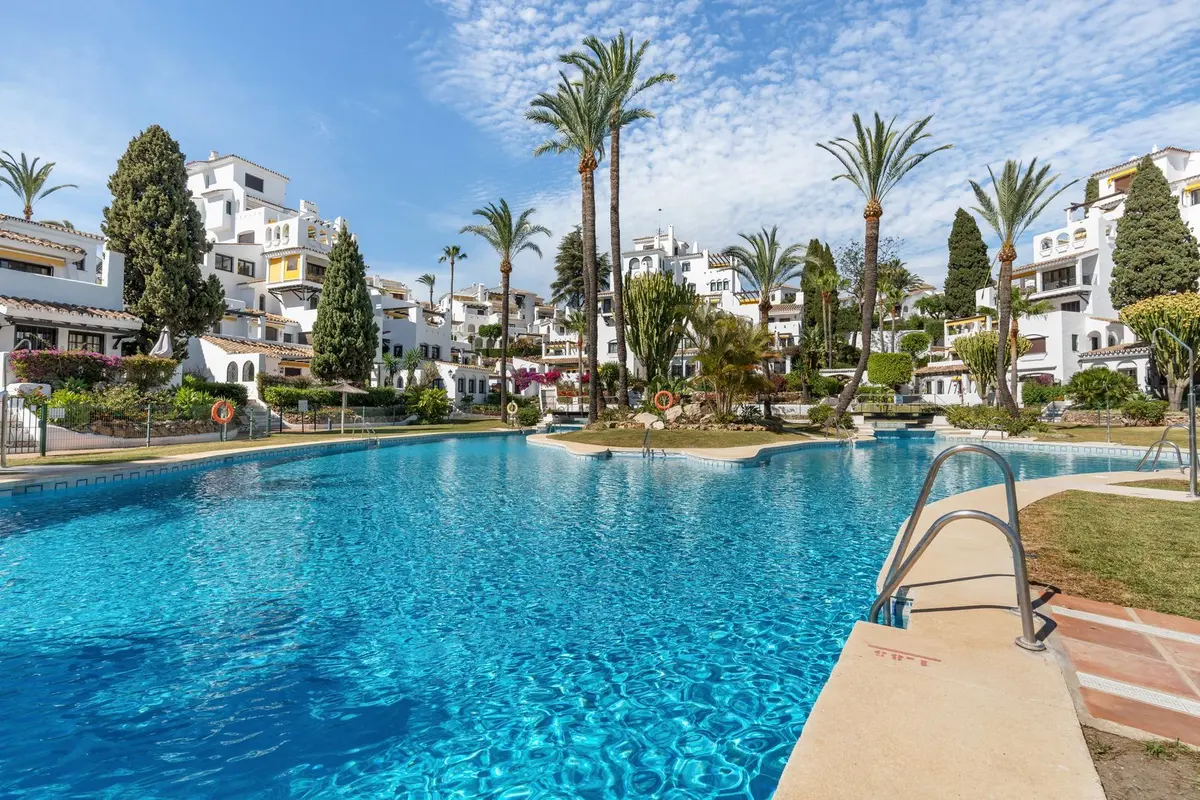 Middle Floor Apartment in Nueva Andalucía