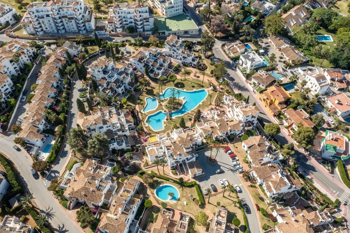 Middle Floor Apartment in Nueva Andalucía