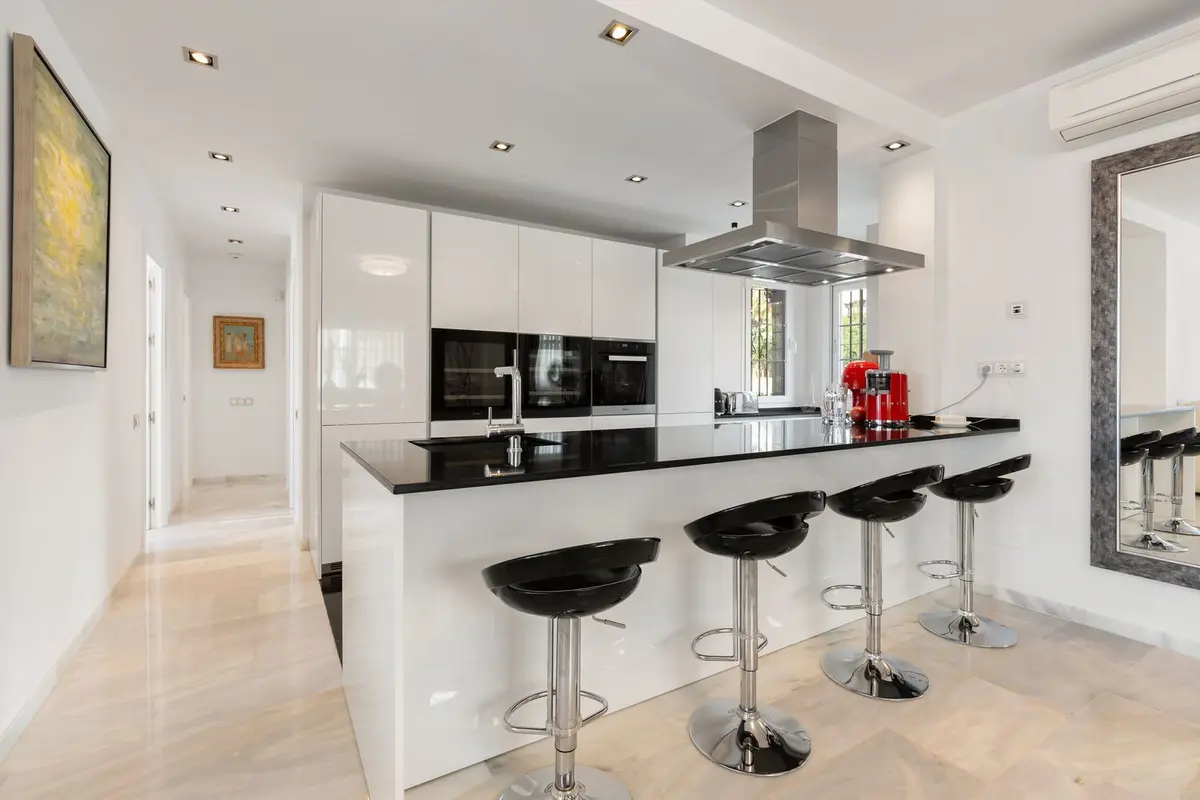 Middle Floor Apartment in Nueva Andalucía