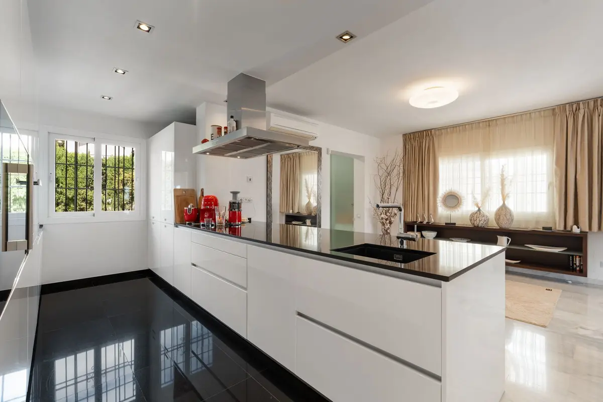Middle Floor Apartment in Nueva Andalucía