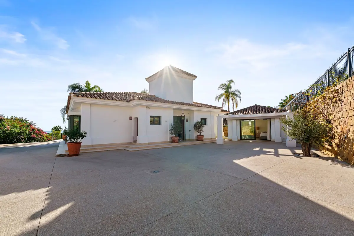 Detached Villa in Nueva Andalucía