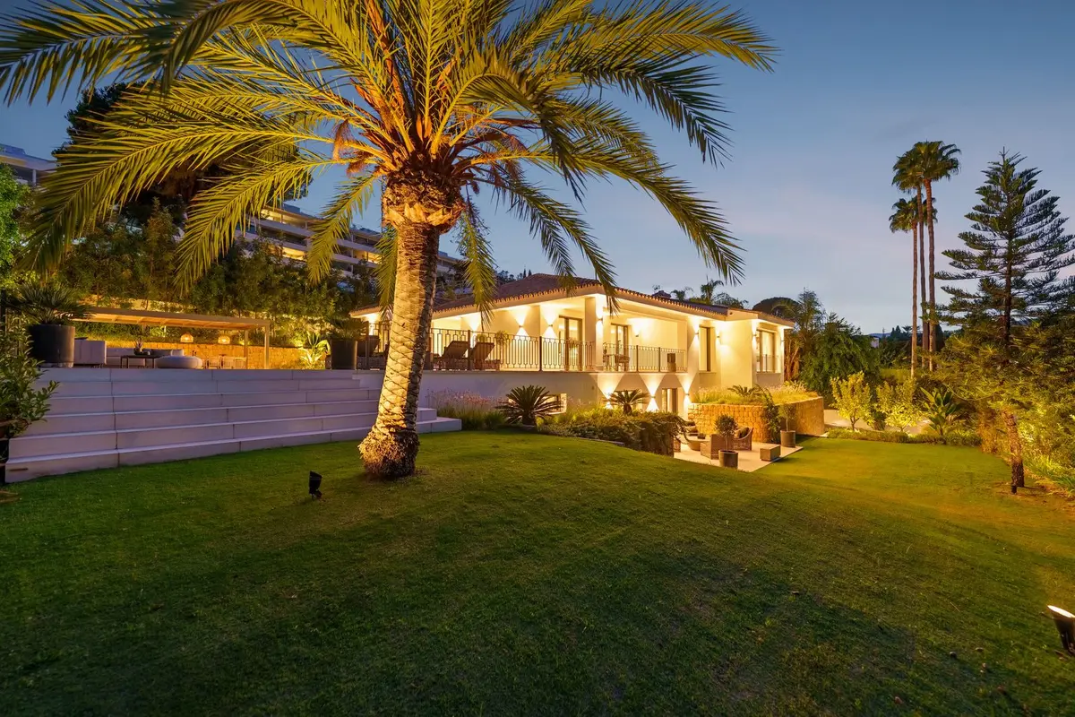 Detached Villa in Nueva Andalucía