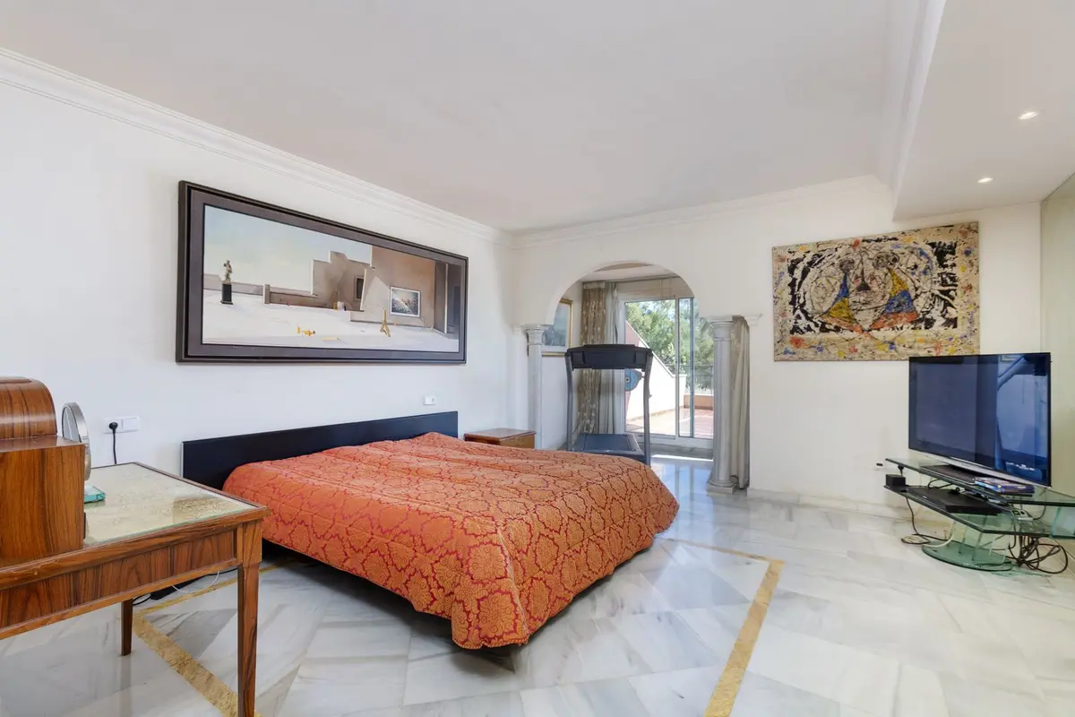 Middle Floor Apartment in Nueva Andalucía