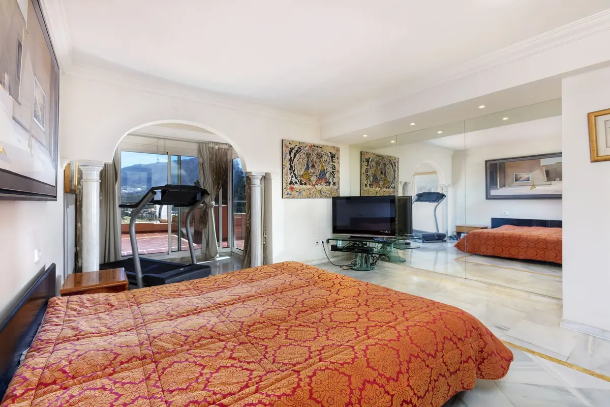 Middle Floor Apartment in Nueva Andalucía