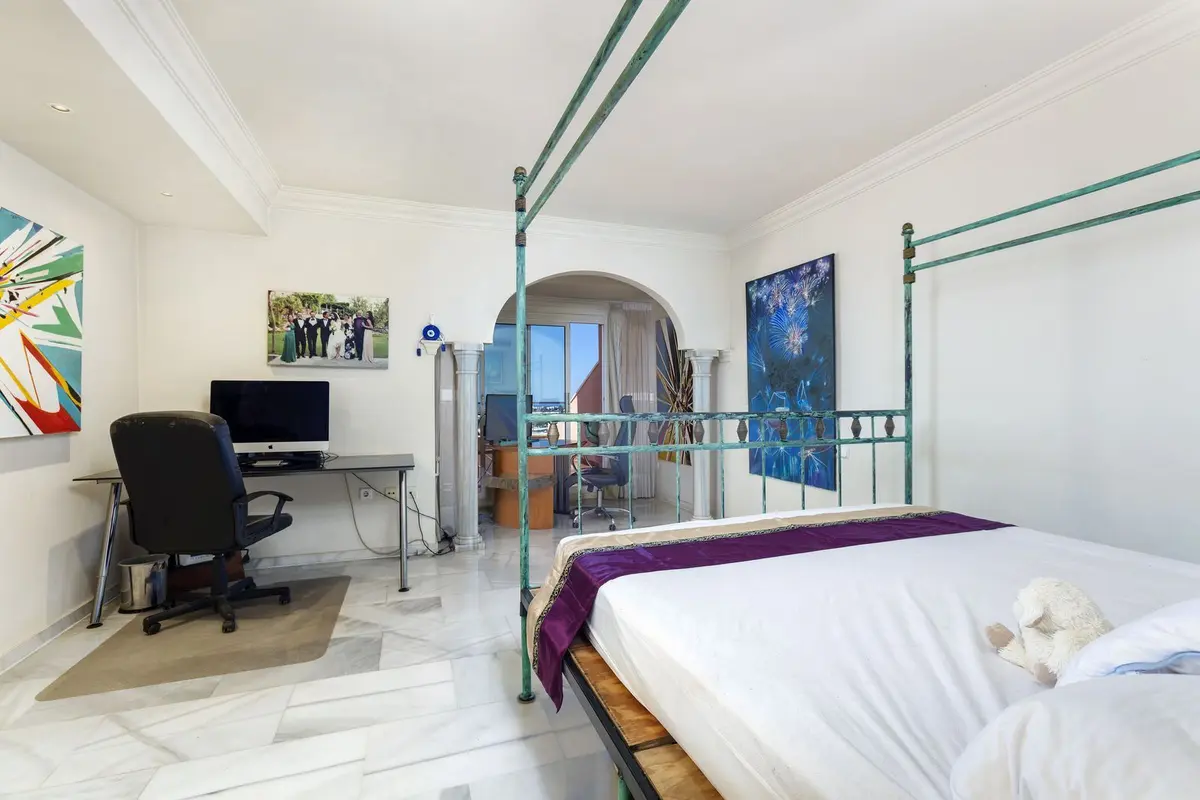 Middle Floor Apartment in Nueva Andalucía