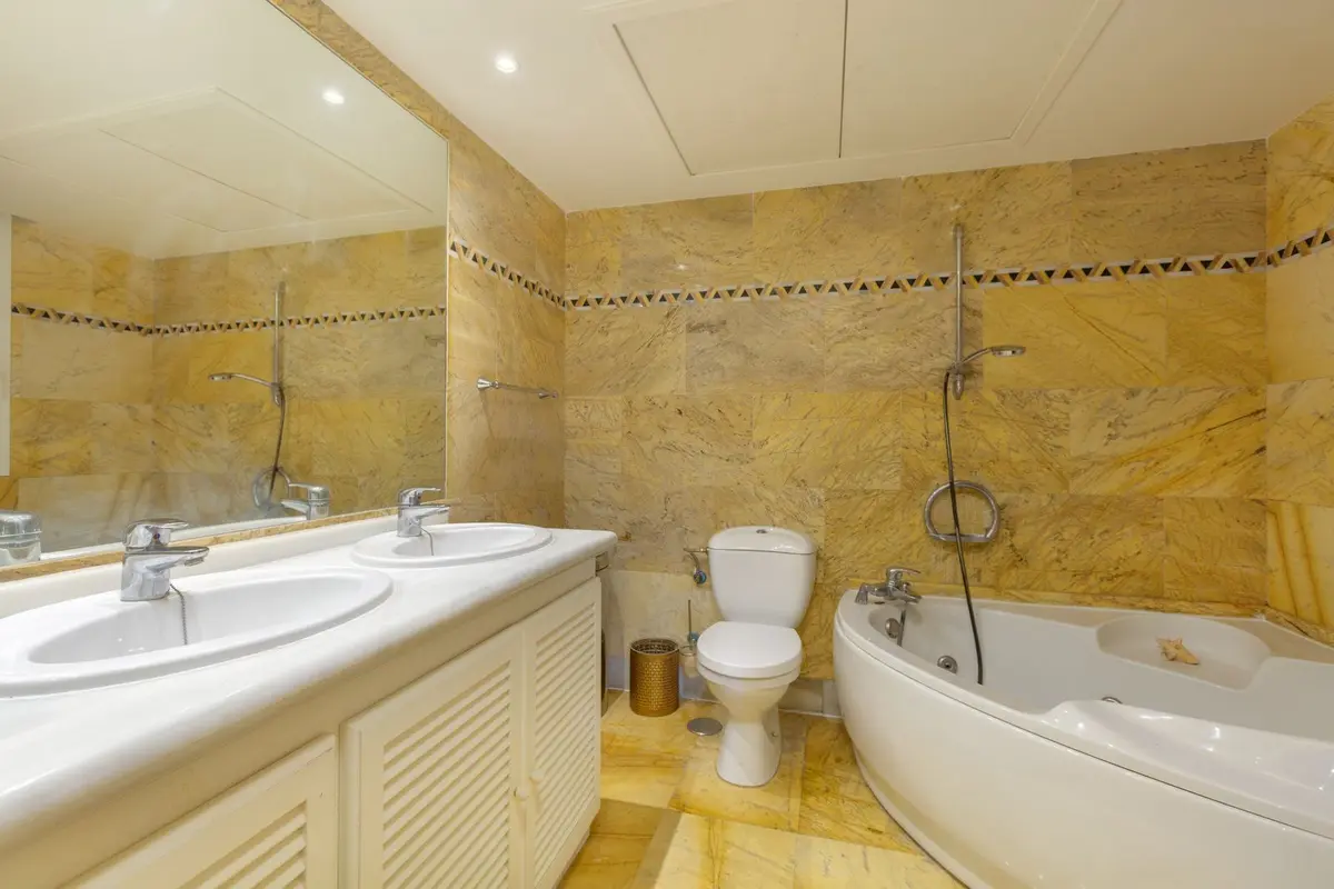 Middle Floor Apartment in Nueva Andalucía