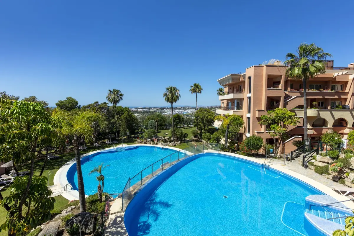 Middle Floor Apartment in Nueva Andalucía