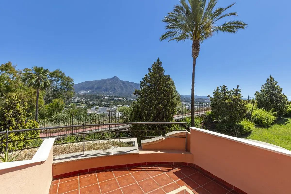 Middle Floor Apartment in Nueva Andalucía