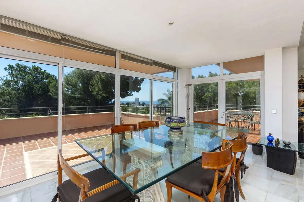 Middle Floor Apartment in Nueva Andalucía