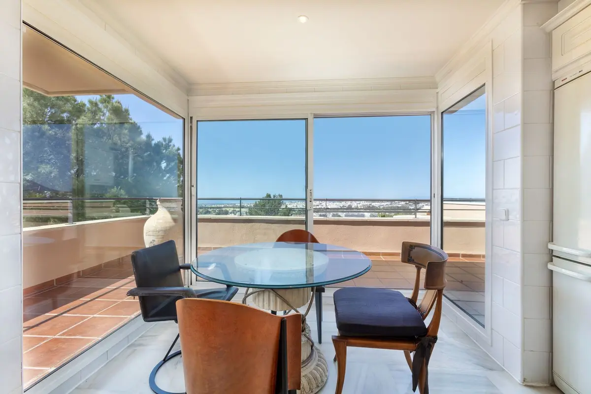 Middle Floor Apartment in Nueva Andalucía